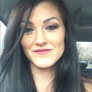 Meet your Posher, Stephanie